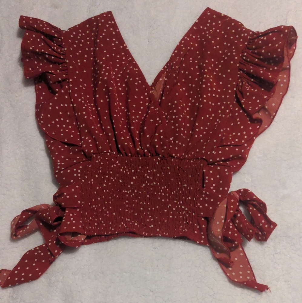 ✏️SHEIN red polka dot crop top